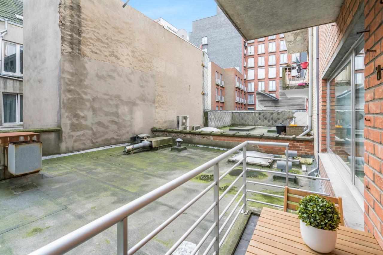 Ruim En Warm Appartement In De Winkelstraat Van Oostende Exterior photo